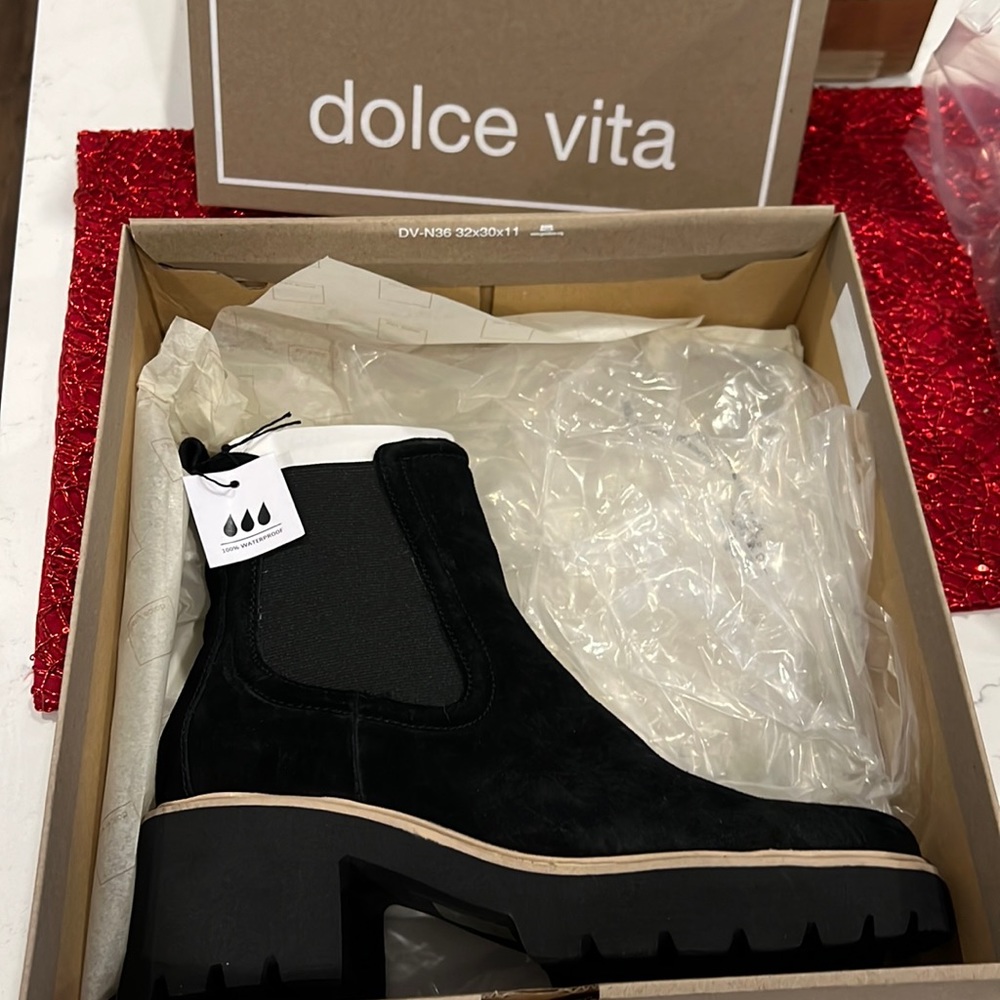 Dolce vita Hawk H2O Booties Onyx Suede